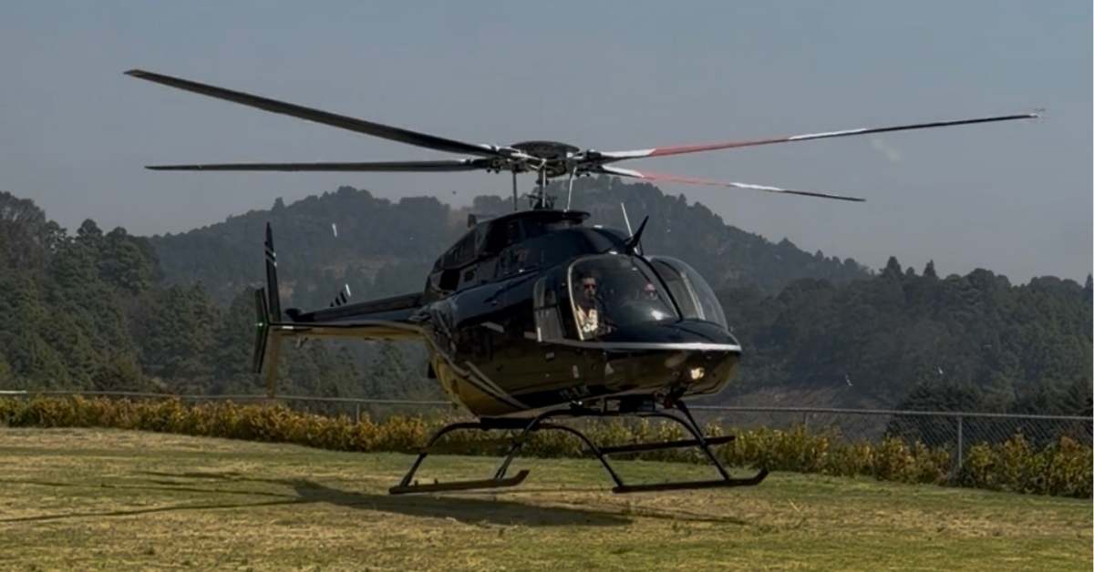 helicóptero negro